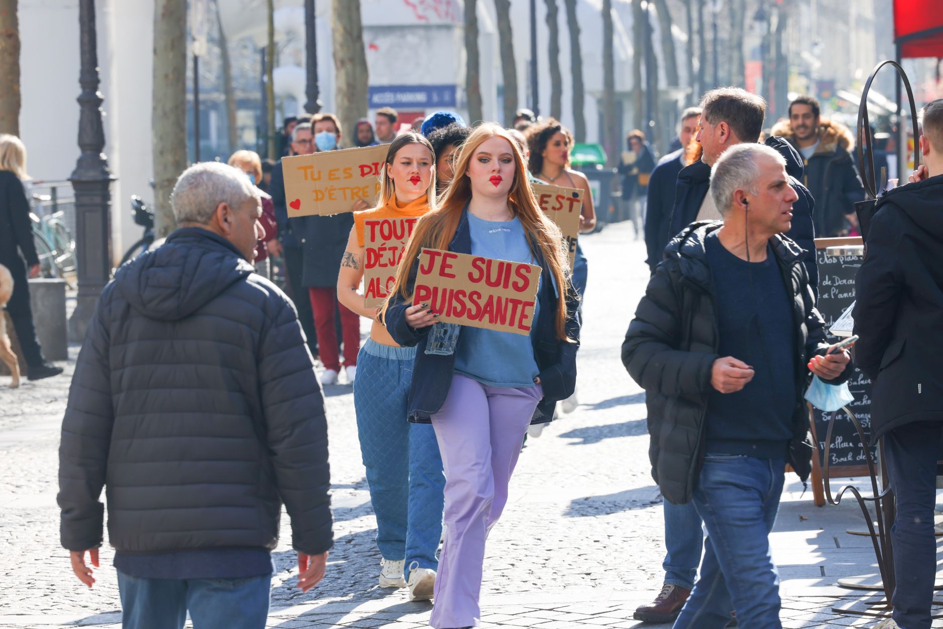 La Bourse de Paris face à un tournant : peut-elle éviter la chute ?