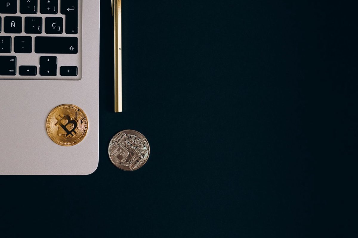 Comparatif courtiers crypto : frais et sécurité 2026