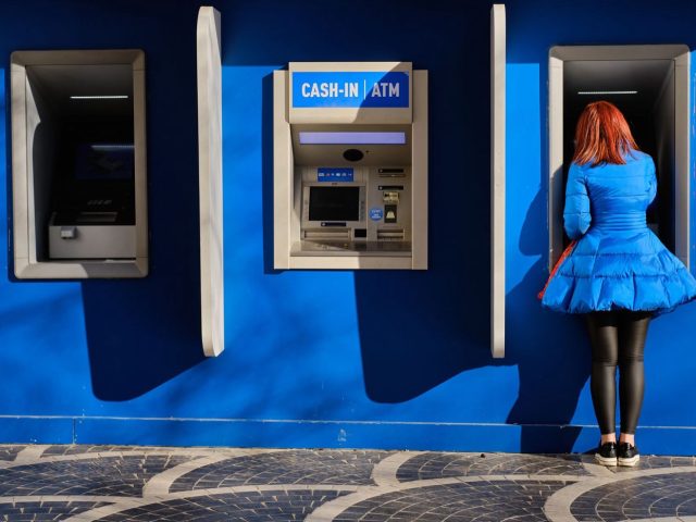 Se protéger des arnaques aux faux services financiers
