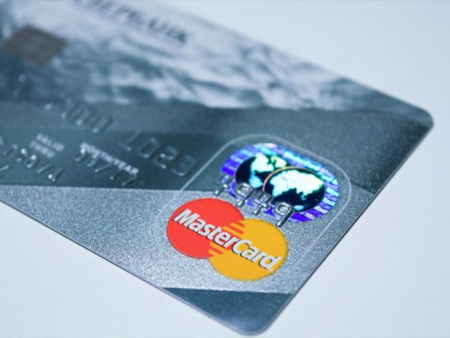 Cartes bancaires sans frais pour voyageurs : guide comparatif
