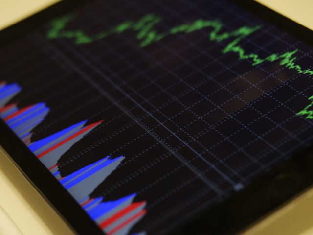 La Bourse de Paris face à un tournant : peut-elle éviter la chute ?