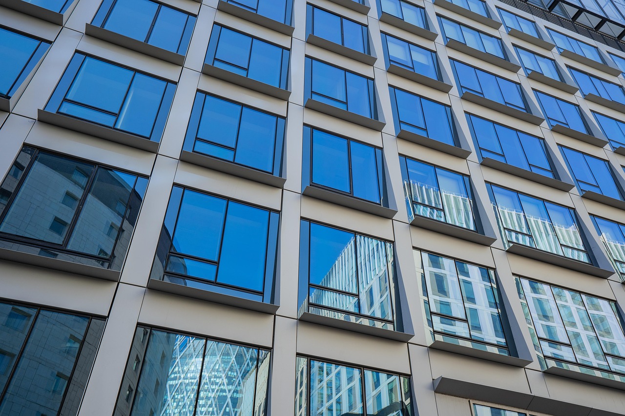 Anticiper la hausse des taux de crédit immobilier pour votre entreprise