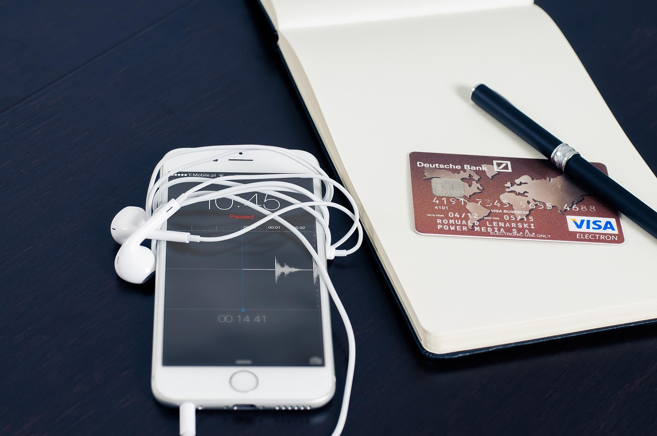 Boursorama ou Hello bank : quelle banque en ligne pour épargner
